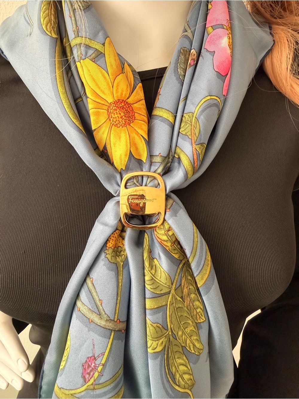 Auth 🎀 Salvatore Ferragamo Scarf Ring ♋️🎗